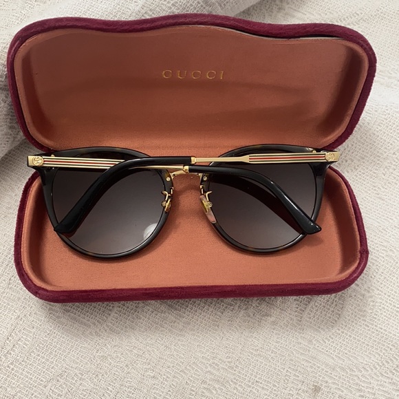 Gucci Sunglasses - Picture 2 of 3